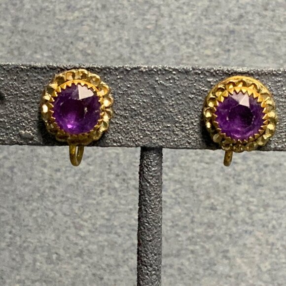 Vintage Jewelry - Vintage Screw Back Earrings 0.5 In Gold Purple Rhinestone Center Oval Retro Glam